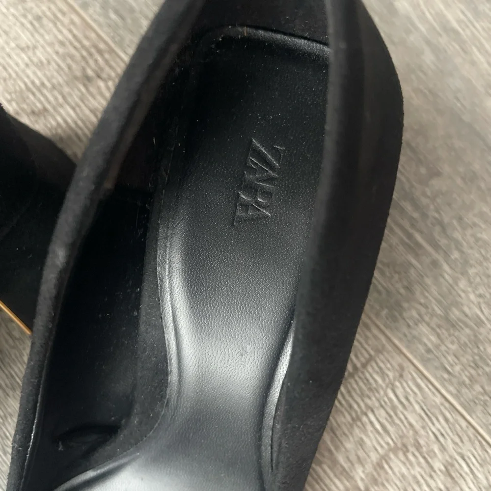 Zara Black Block Heel Shoes with Gold Accent